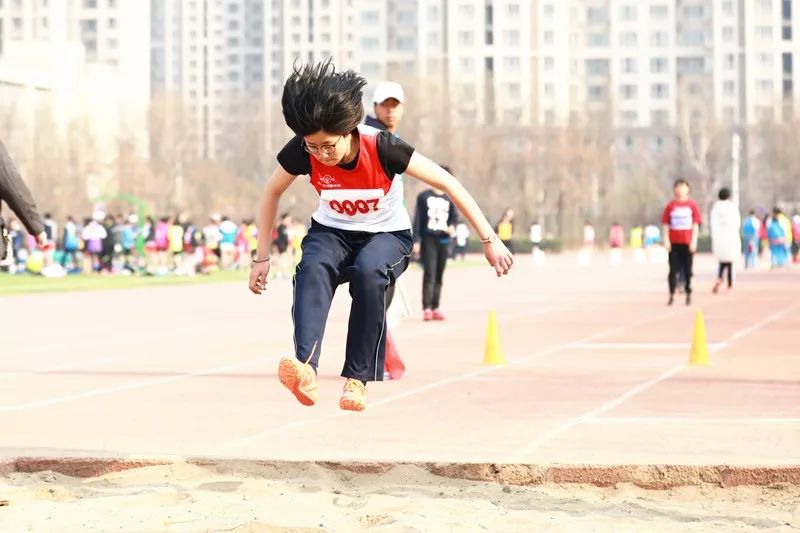 连破四项纪录！高新区中小学生田径运动会精中健儿成绩斐然