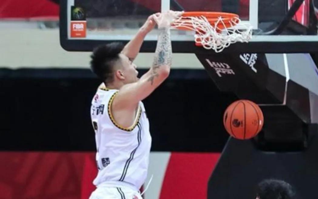 火力全开郭艾伦首节8分钟独砍15分,总决赛郭艾伦复出狂砍24分