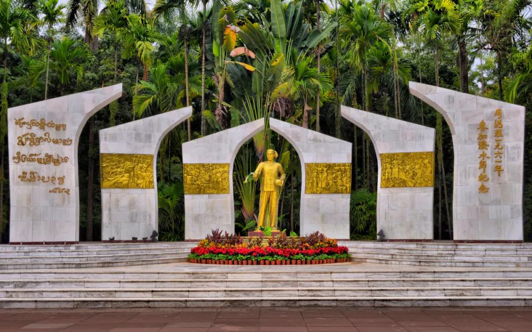 难忘的泼水节一年一度,一年一度的泼水节开始狂欢