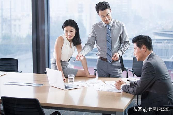 下属怎么对待老领导,老领导变成了自己下属