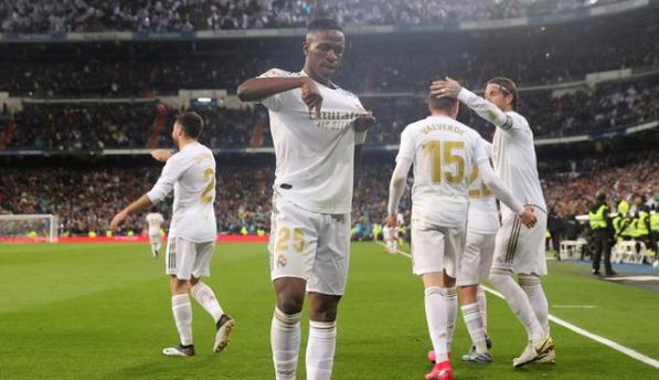 皇马4-0胜巴萨皇马更衣室,西班牙2-1战胜瑞典