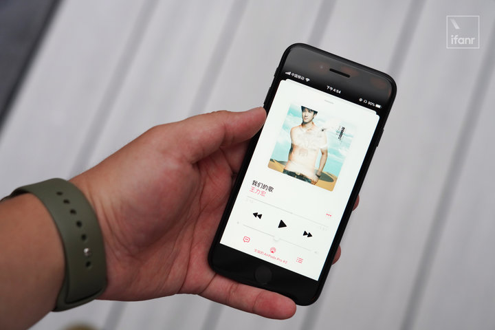 iphonese测评拆机,iphonese和iphone8对比外观
