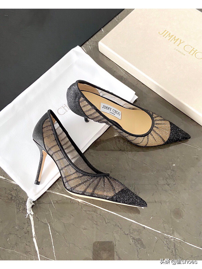 吉米周的蕾丝款式高跟鞋，天生的性感女王鞋就属它了