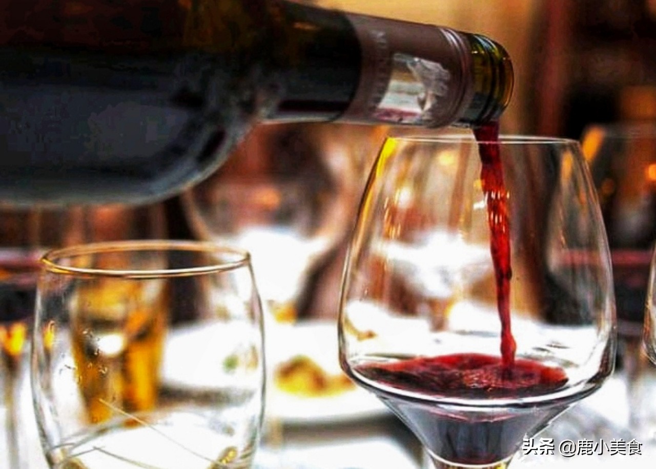 一两百的红酒是真的吗,两三百一瓶的进口红酒什么档次