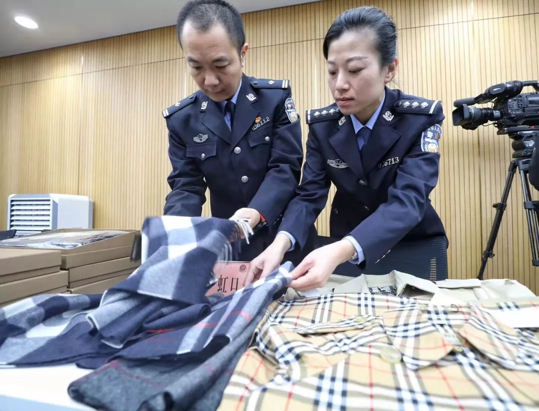 Burberry、LV、贝亲……从奢侈品到婴儿用品，这些制假售假团伙都被上海警方摧毁了