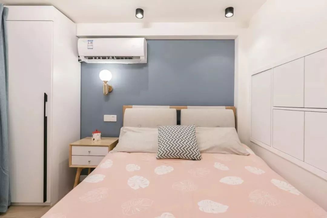 64㎡现代轻奢公寓，买了小复式，这样装修好精致