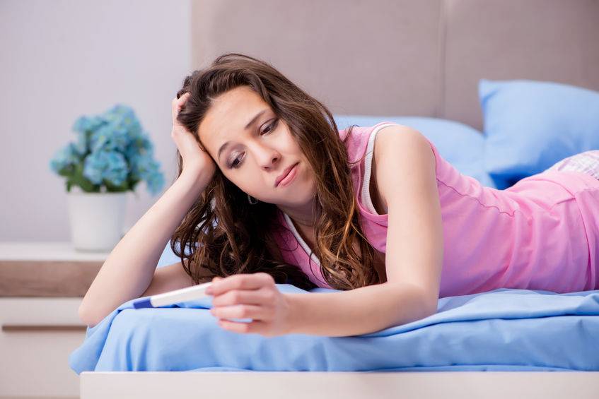 白带拉透明丝是不是就排卵了,白带拉长丝发黄是已经排卵了吗