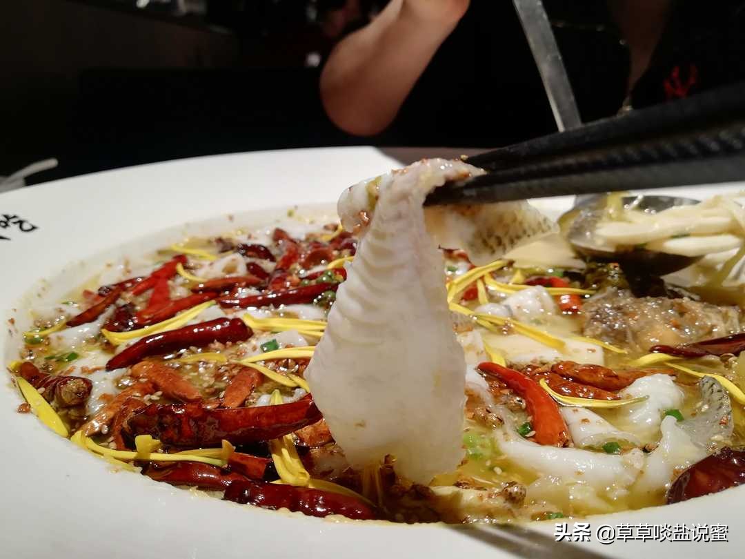 柠檬开胃酸菜鲈鱼,酸菜鲈鱼怎么做鱼片滑嫩有嚼劲