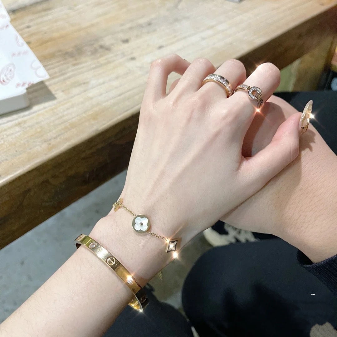 宝格丽戒指如何鉴定真伪，几个小方法，你知道吗？