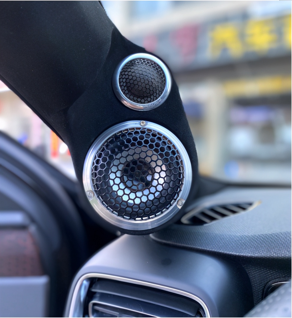 昆明汽车音响改装视频教程,昆明市汽车音响升级改装在哪里