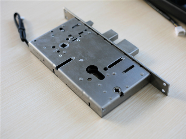 自己安装智能锁要注意什么,家装智能锁怎么安装