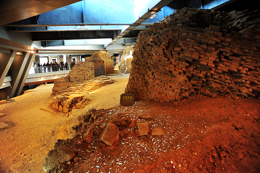 跟西湖有关的雷峰塔故事和信息,雷峰塔故事原版