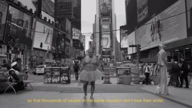 穿着15年的蓬蓬裙的中年男人,粉色蓬蓬裙穿了14年