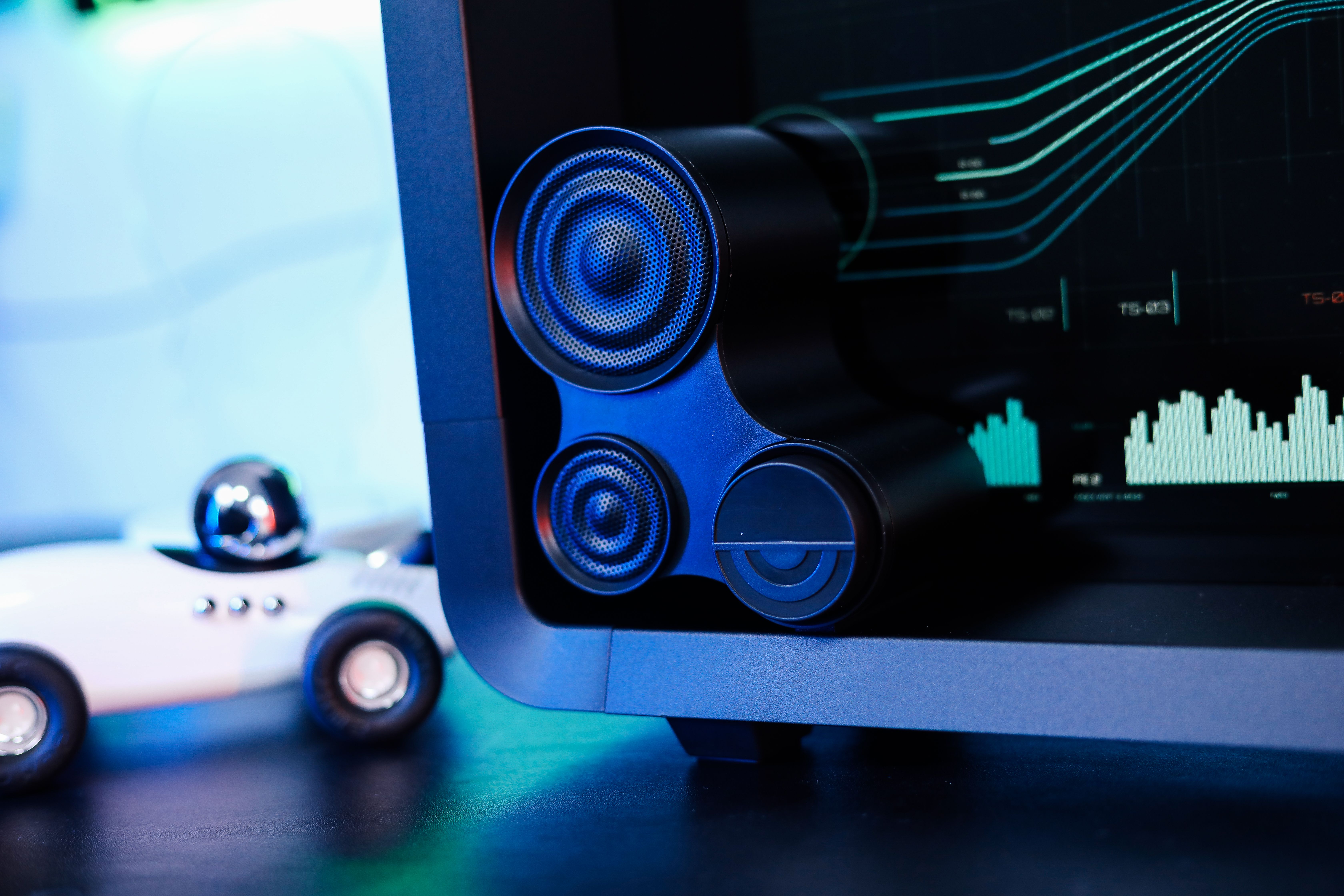 Lyiew悬浮歌词蓝牙音箱：让您听觉视觉都震撼