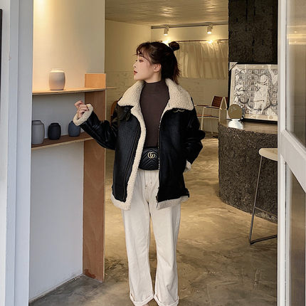 妈妈，我想要机车皮衣！要，要两件！妈妈真好，谢谢妈妈