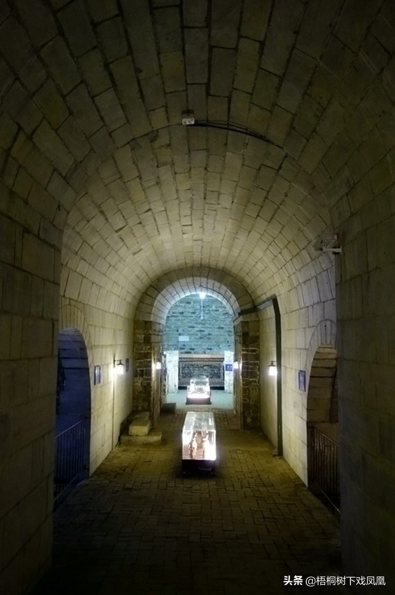 盗墓贼潜入古墓想盗取战国编钟,盗墓吴越国王陵