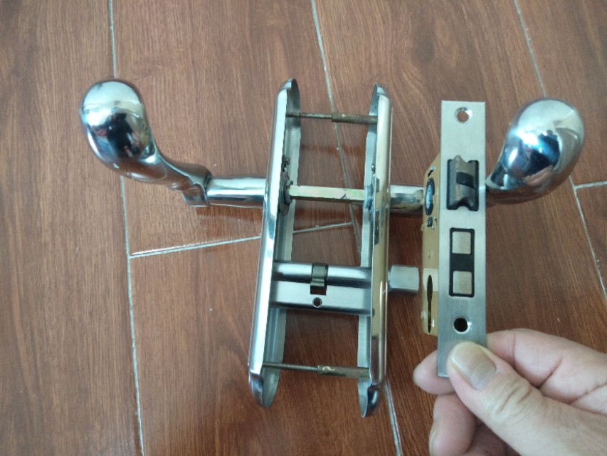 门锁坏了各种解决办法,门锁坏了怎么办最快最好方法