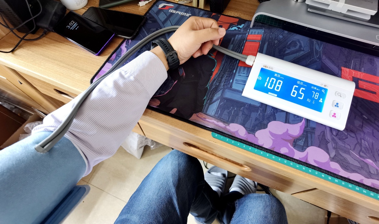 关爱父母！精准血压监测，我选乐心*管双**血压计i7