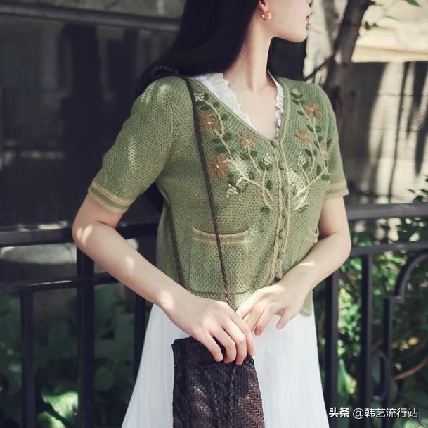 2022韩版秋季流行的衣服款式,给推荐几款韩版服装