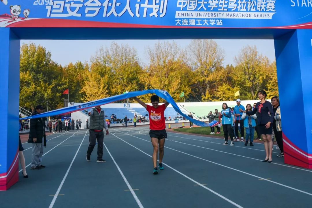 马拉松燃情开跑,2023半程马拉松鸣枪开跑