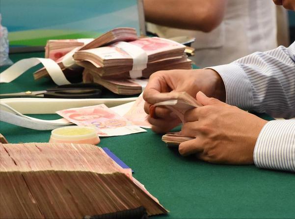 15000元存银行一个月利息收入,把钱存入银行一个月利息多少