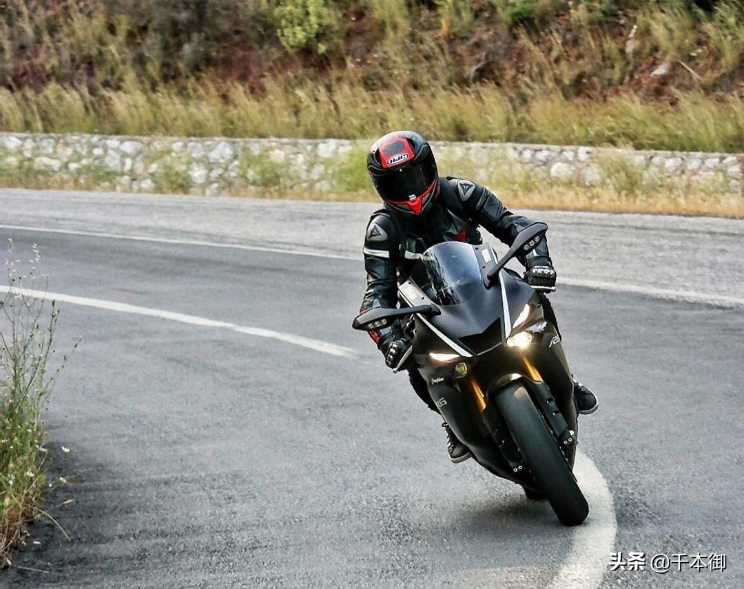 摩托压弯不会倒的是什么,摩托压弯不踩刹车