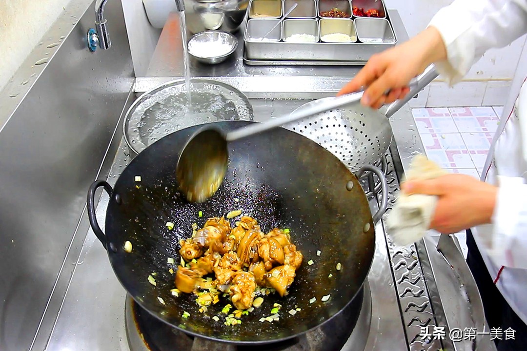 电高压锅炖猪蹄水需要没过猪蹄吗,炖猪蹄怎么不烧干