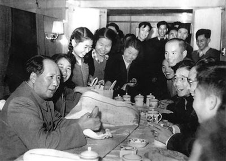 毛主席如何看待关羽？早年很崇拜，后来渐渐持否定态度