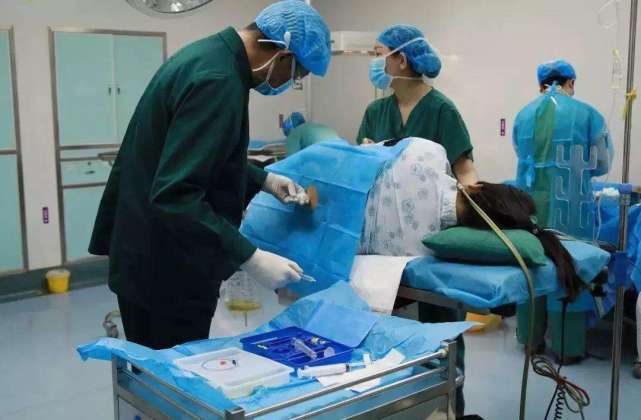 顺产真的比剖腹产生下来聪明吗,顺产是不是比剖腹产伤元气