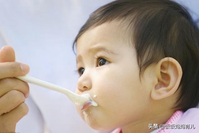 怎么给宝宝正确的添加辅食,怎么才能正确的给宝宝添加辅食呢