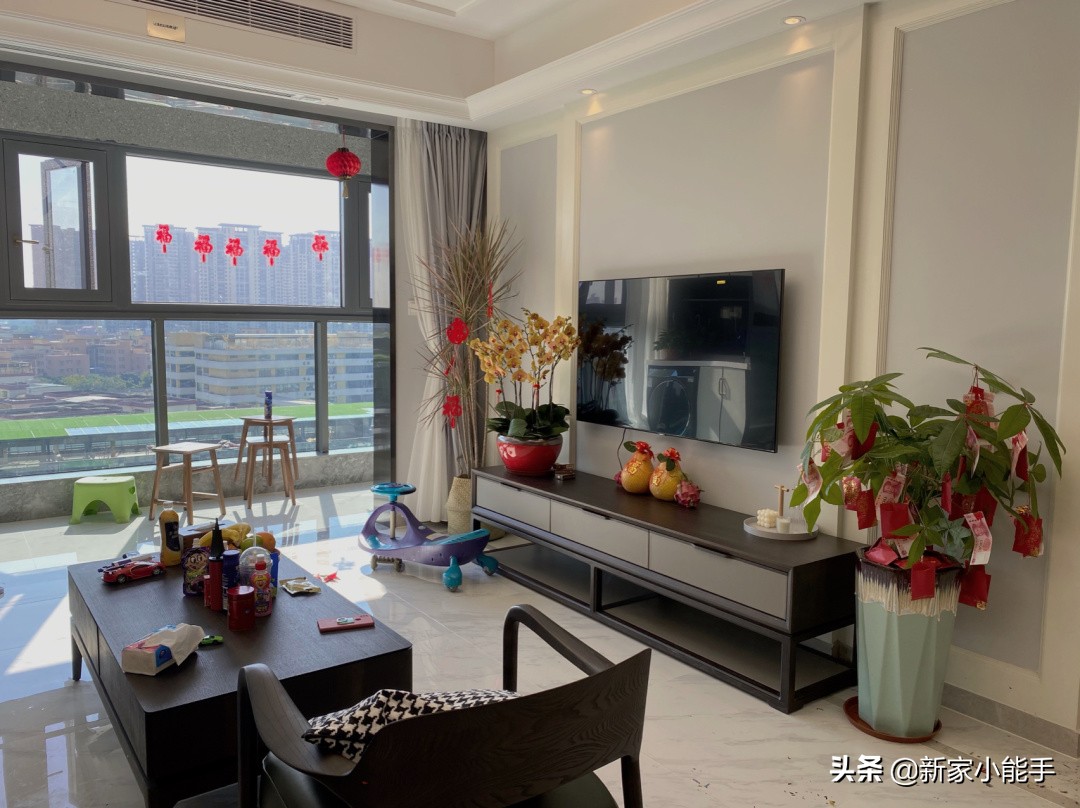 新房子乔迁之喜布置简单,乔迁新居喜气盈门的下一句