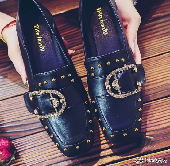 铆钉气质高跟女靴,铆钉时尚高跟