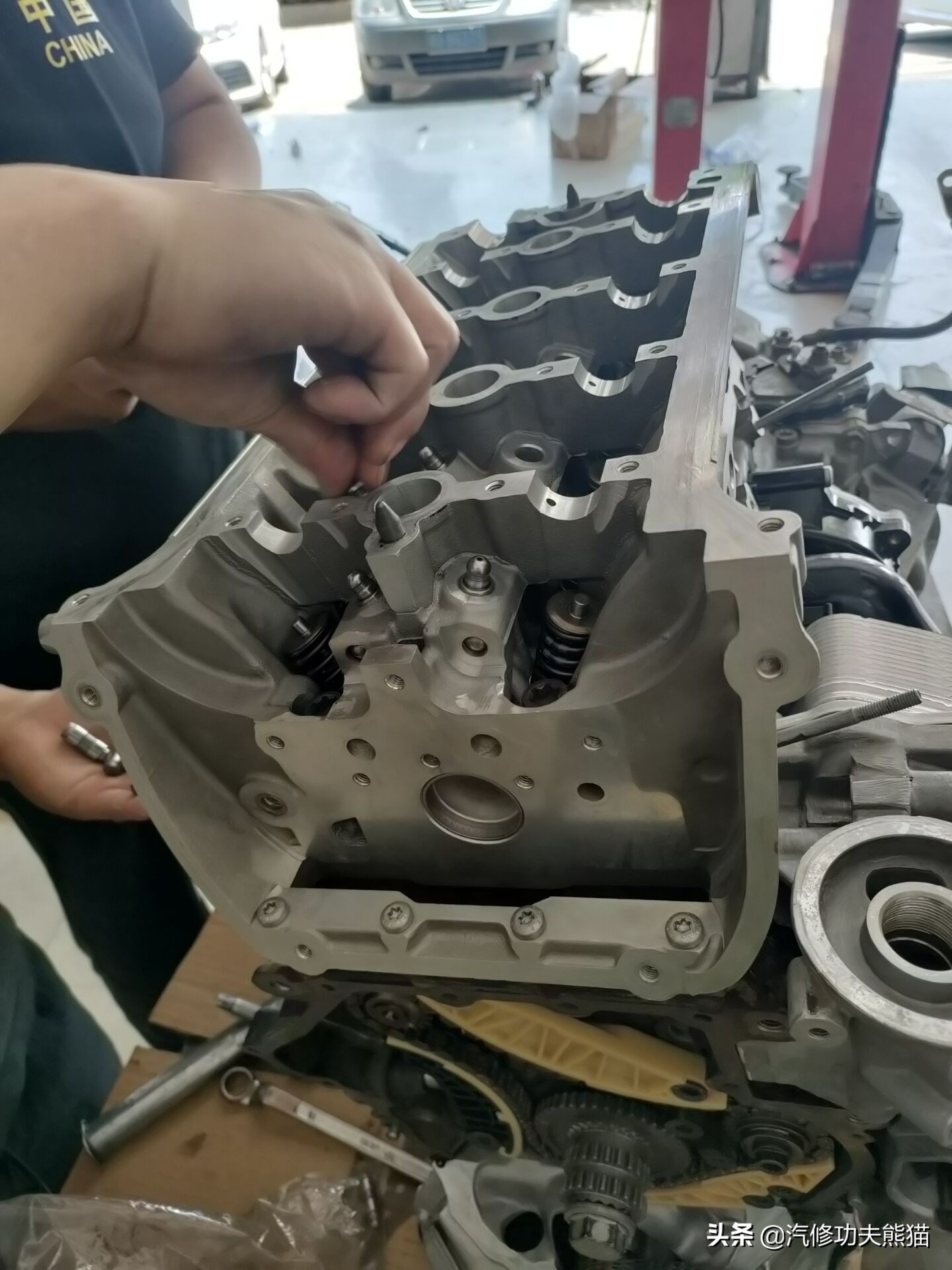 老途观发动机漏油维修,老途观涡轮增压器漏油维修多钱