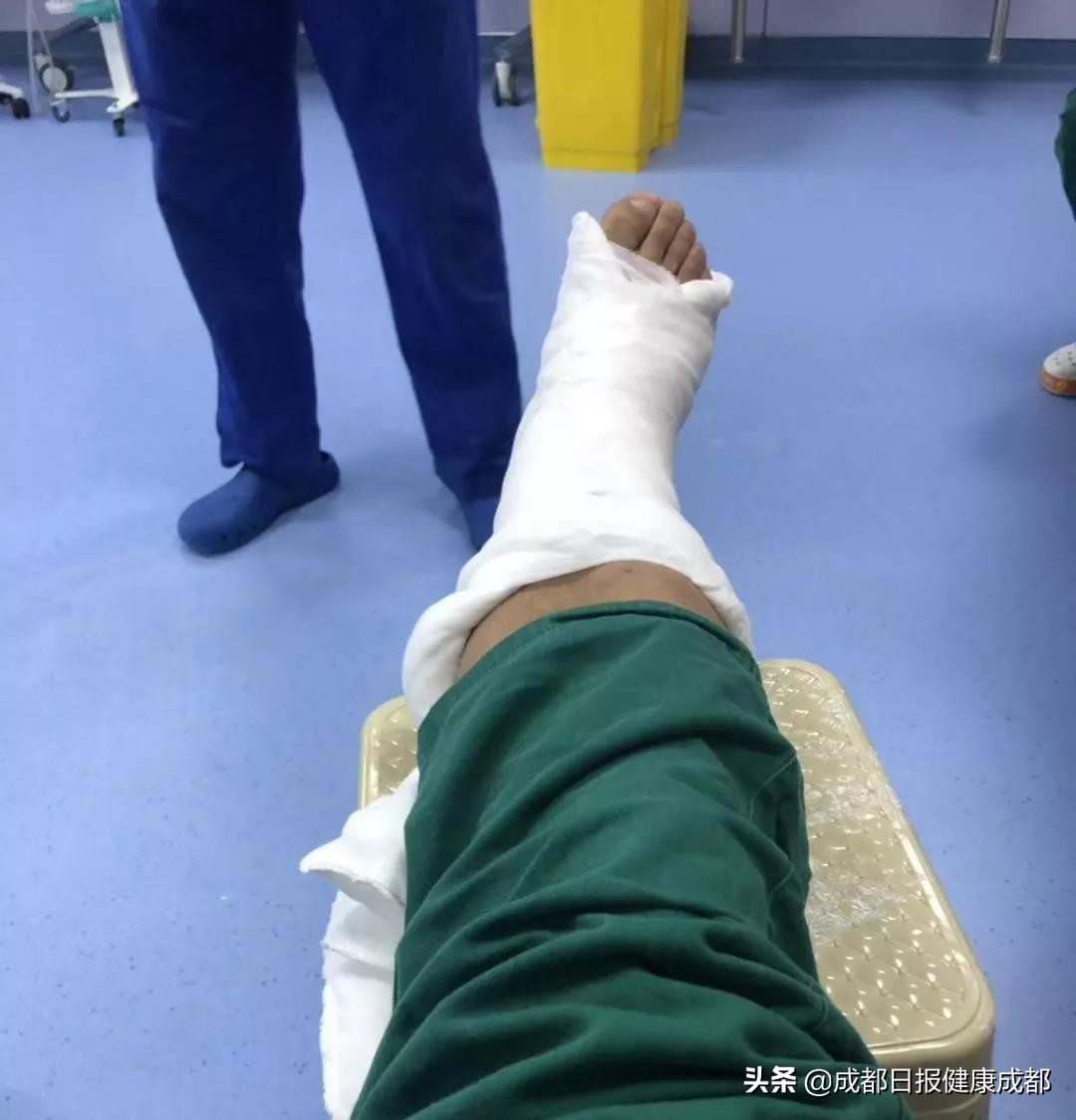 成都“滑轮医哥”短视频走红：都这样了还上班，真帅