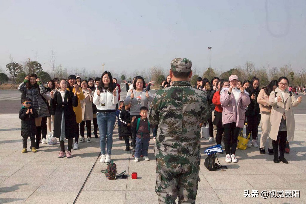 三月沁醒焉柔魅力——襄阳东方国际幼儿园莫愁湖边庆“三八”