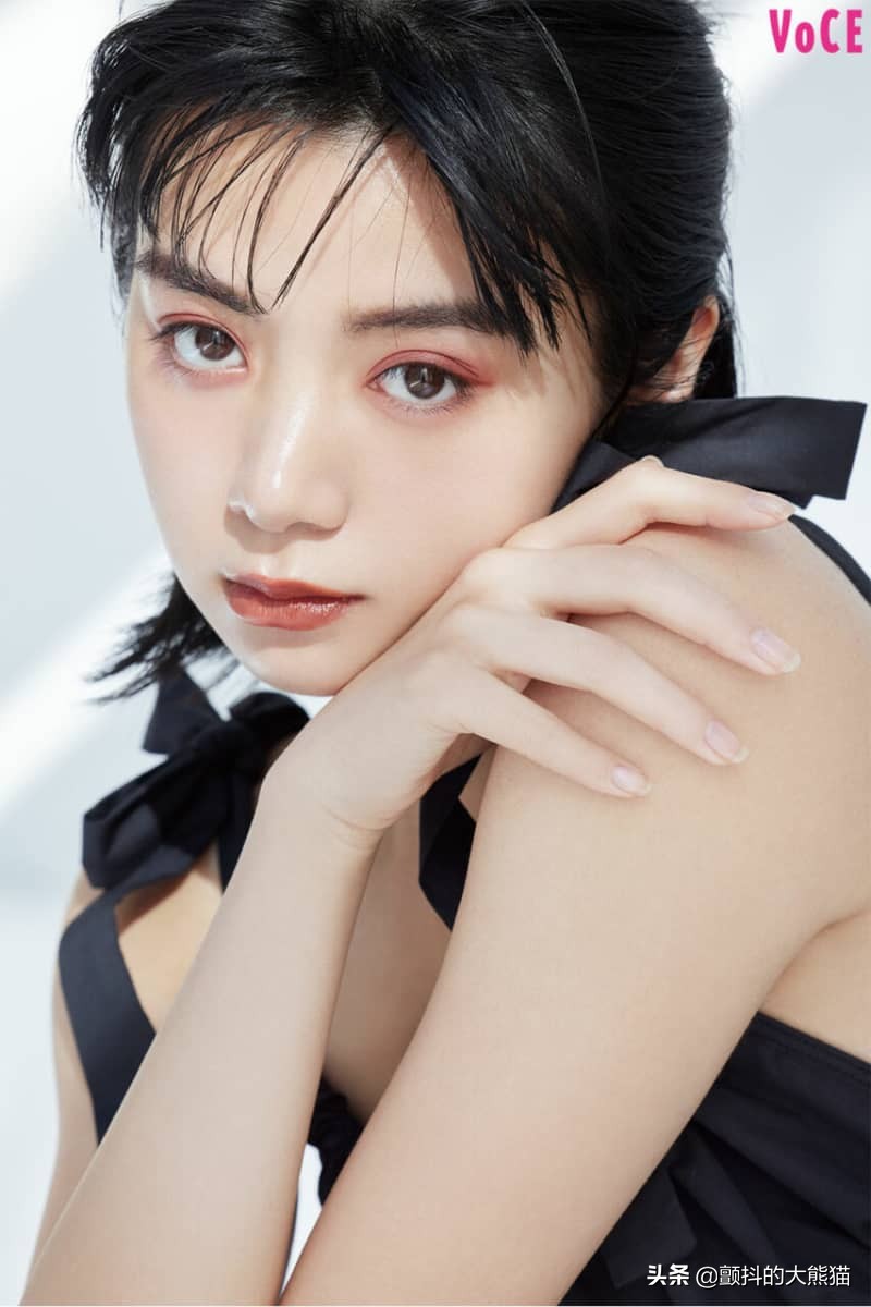 池田依来沙裙装,池田依来沙粉色外套