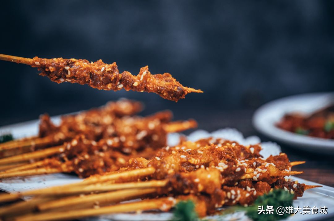 烧烤季，来雄大烤吧造起来！这世界没有人，能够拒绝烧烤的诱惑