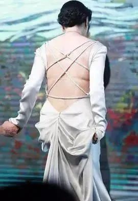 杨幂林志玲纱裙,林志玲杨幂都在用的瘦腿8招