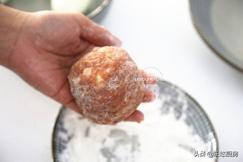 年夜饭肉丸怎么炖好吃又简单,年夜饭必备的家常菜萝卜肉丸子