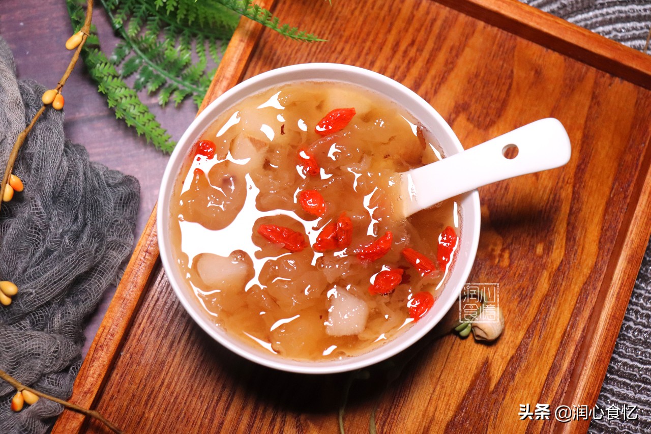 银耳汤怎么能熬出胶质,煮银耳一直不出胶是怎么回事