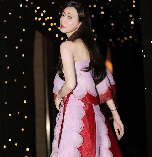 林志玲婚后首秀一言难尽,林志玲婚后捞金首秀