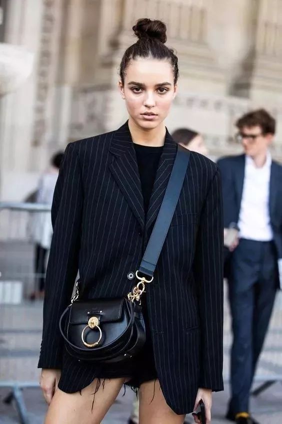 西装短裤上档次版型时尚,黑色西装短裤穿搭高级感