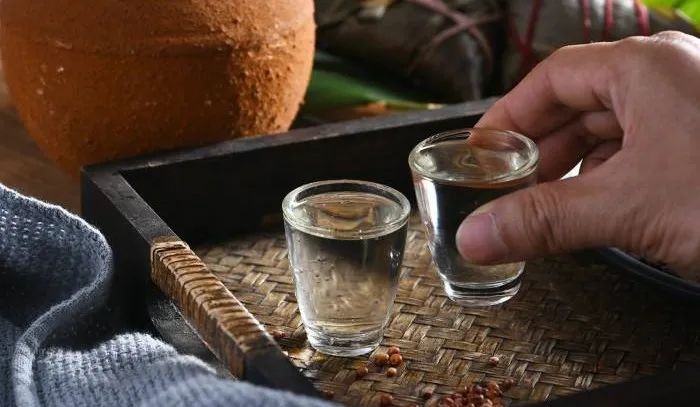 喝了之后口干又上头的酒,粮食酒喝了不上头口干