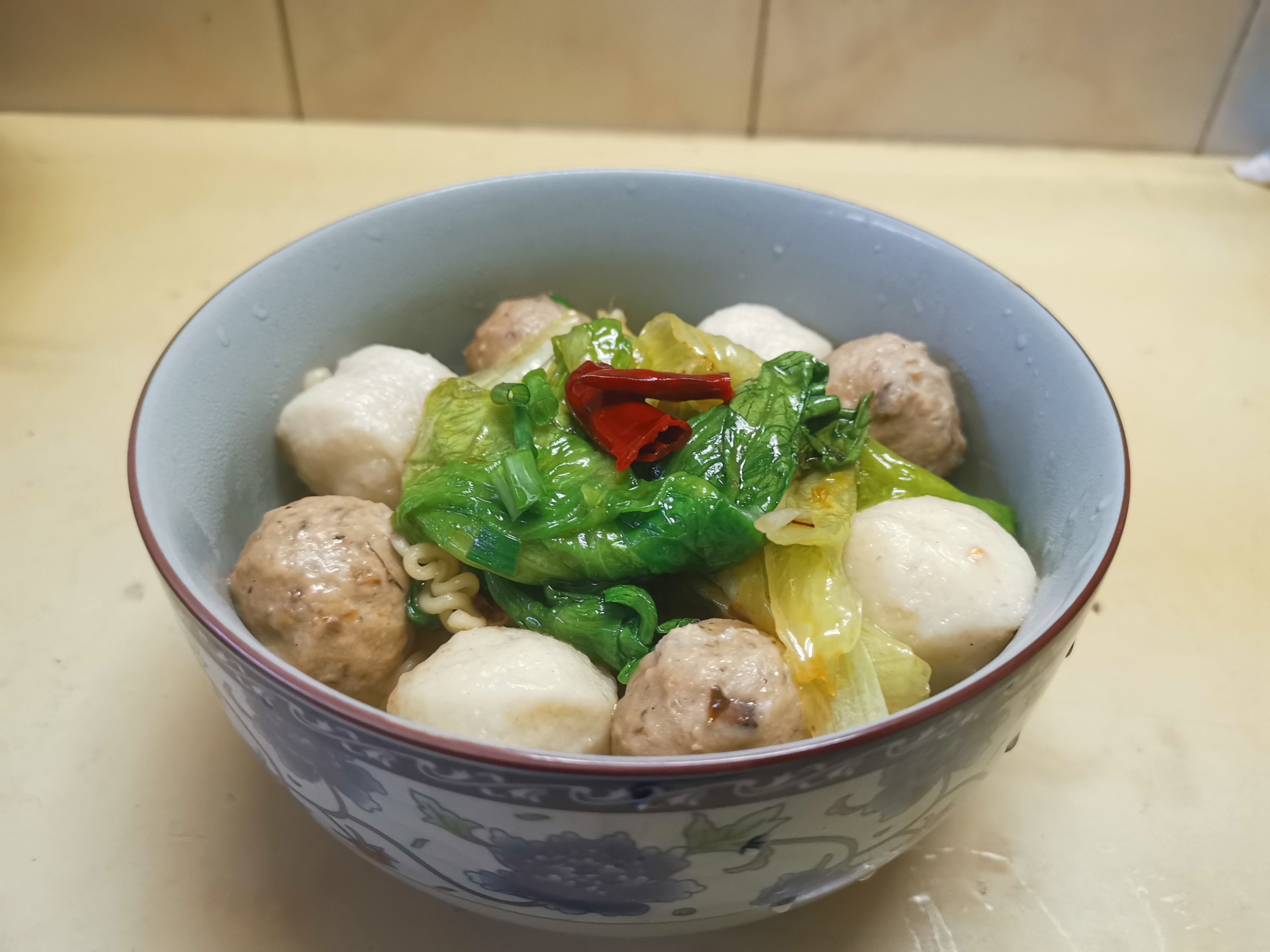 别去吃麻辣烫了教你家常的做法,自己在家怎么煮麻辣烫吃