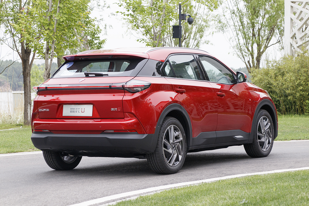 哪吒u新能源汽车推荐2021驾驭版,透明a柱的车