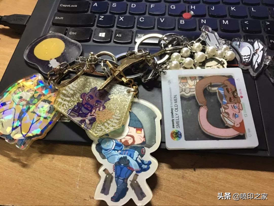 亚克力板是玻璃还是塑料,塑料和亚克力哪个结实耐用