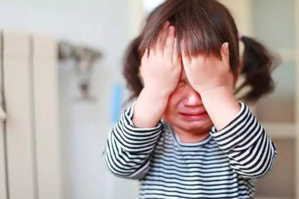 小月龄宝宝粘人的原因和解决方法,一岁宝宝粘着妈妈