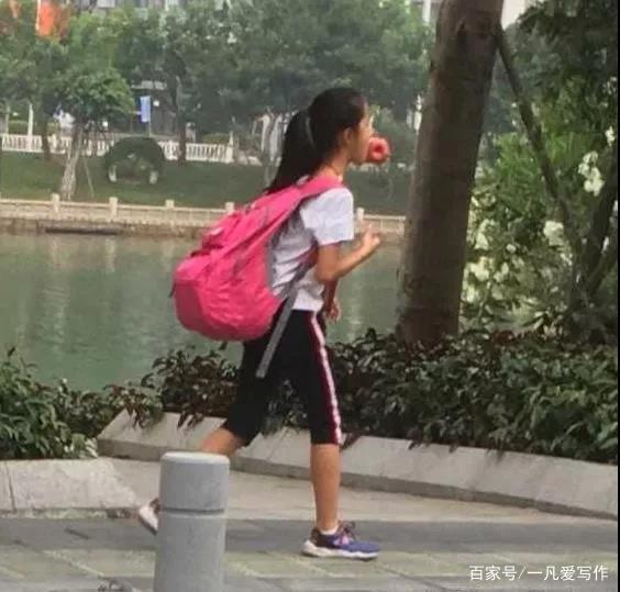 12岁孩子背的书包应该多少斤,6岁孩子能背10斤书包吗