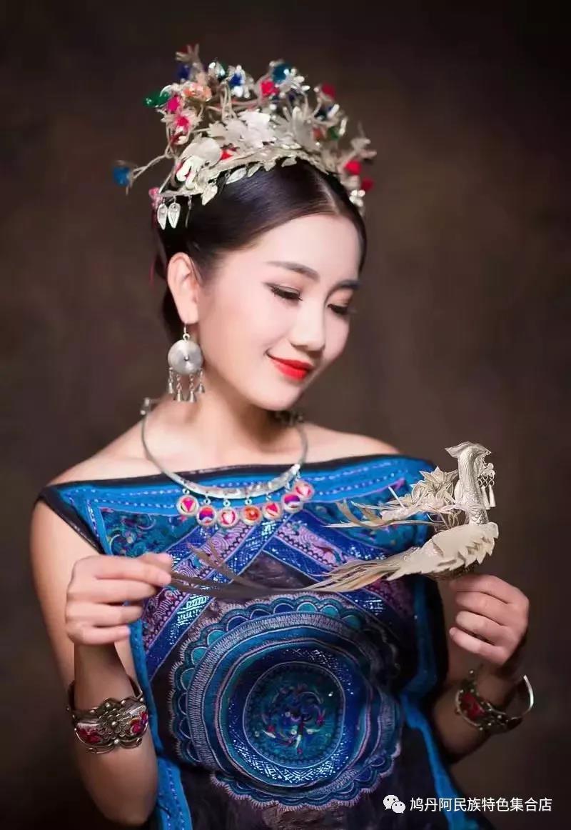 和苗寨姑娘来一次美丽的邂逅