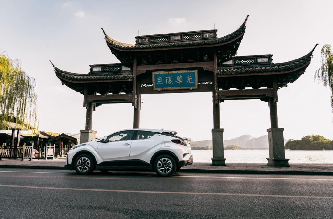 广汽丰田新款c-hr正式上市,丰田c-hr豪华版到底怎么样